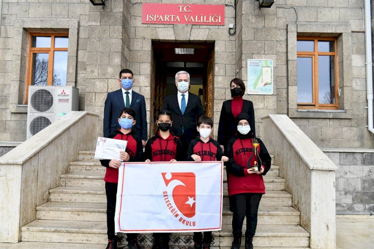 Vali Seymenoğlu Hızırbey Ortaokulu Öğrencilerini Kabul Etti